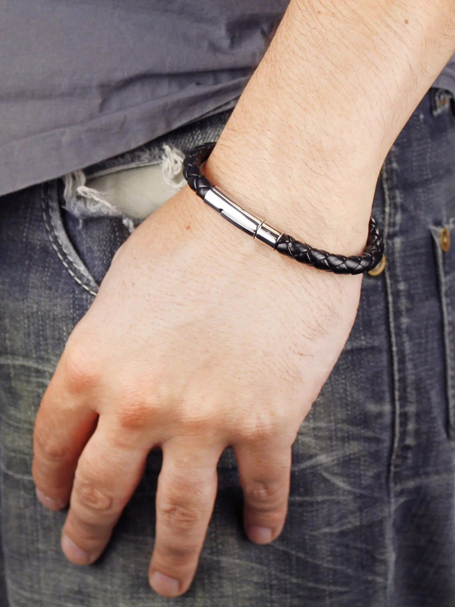 The Aloura Men's Leather Braided Bracelet